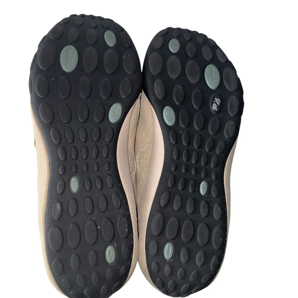 Women's Clarks Privo Beige Blue Mary Jane Flats Size 8M